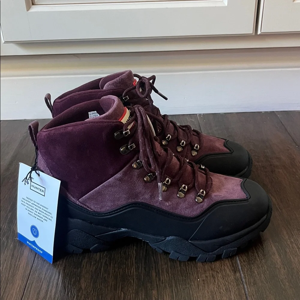 Hunter Women's Burgundy and Black Hiking-Style Winter Boot